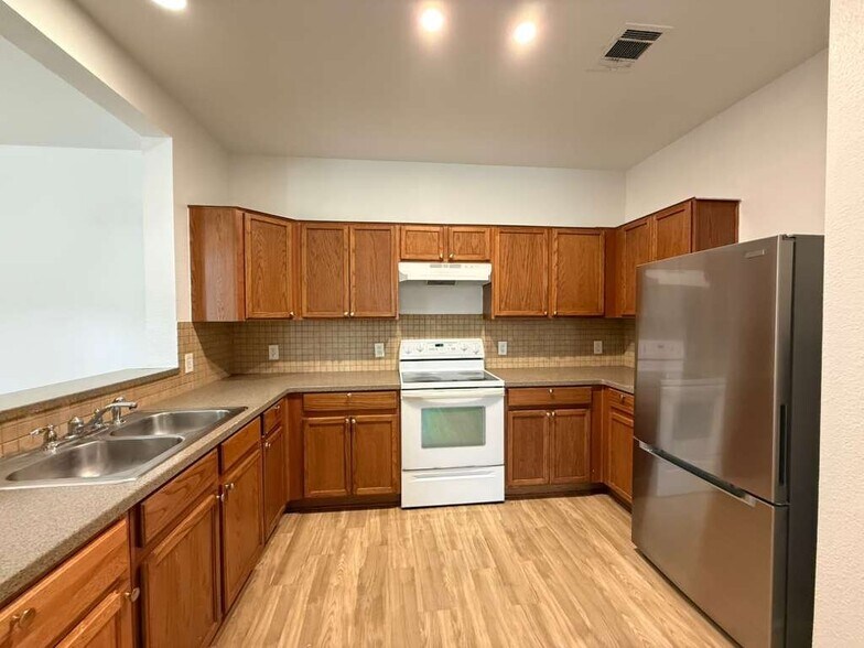 Building Photo - 13313 Bristow Dawn