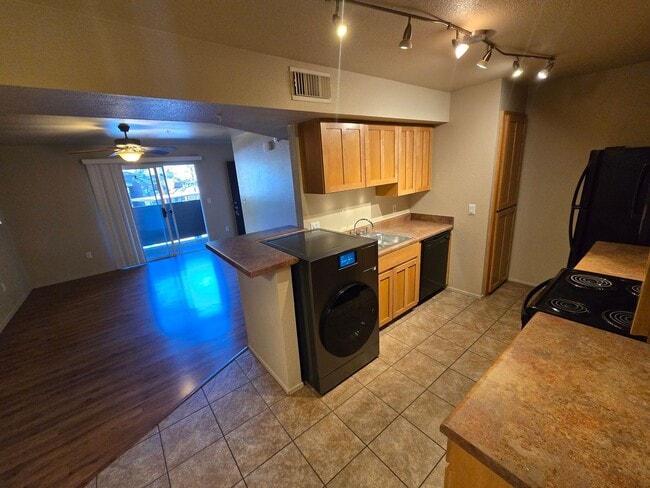 Building Photo - 2bd/2ba West-Flagstaff Condo -End-Unit - Near NAU/CCC! On NAU Bus Route! Students & Pets OK!! Ava...