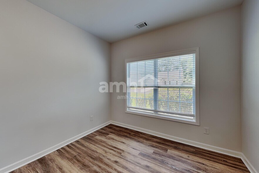 Building Photo - 5075 Roxton Ln