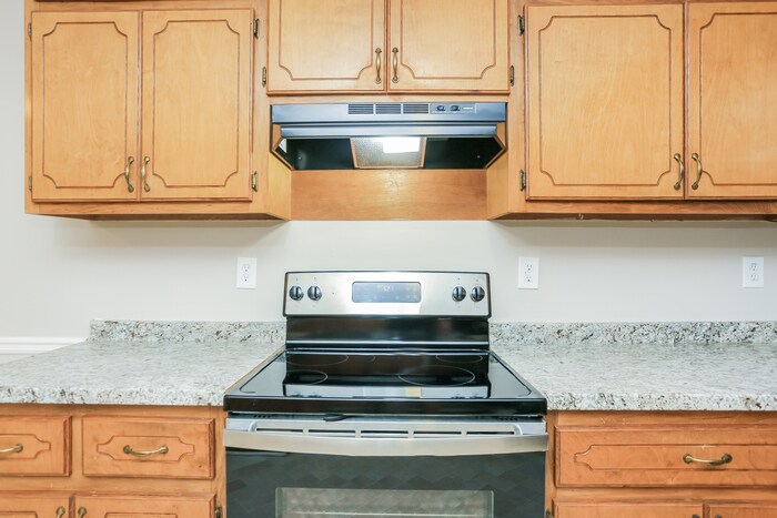 Building Photo - 525 Knollwood Dr