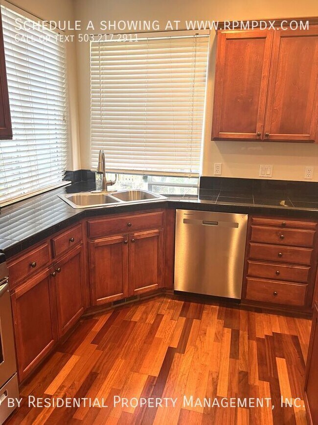 Building Photo - 15355 SW Greenfield Dr