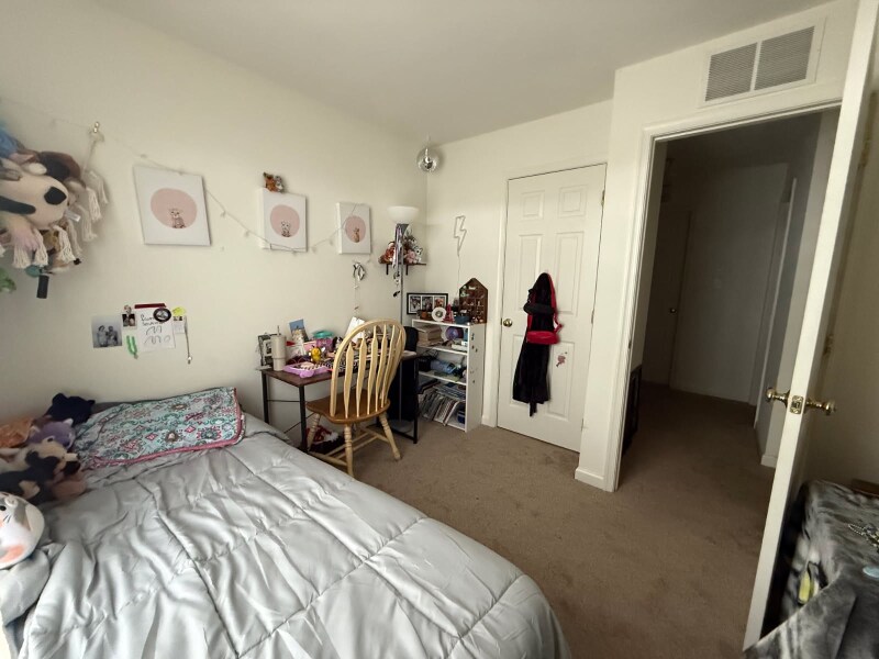 Building Photo - 390 Cherry St