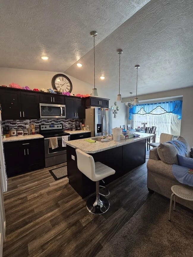 Building Photo - 6613 W 5th St