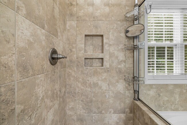Building Photo - 108 Castlebury Creek Ct