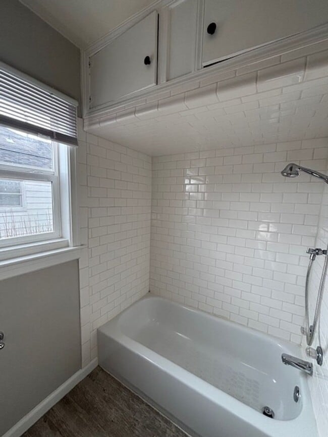 Building Photo - 4 Bedroom 2 Bath House by Frontier Park