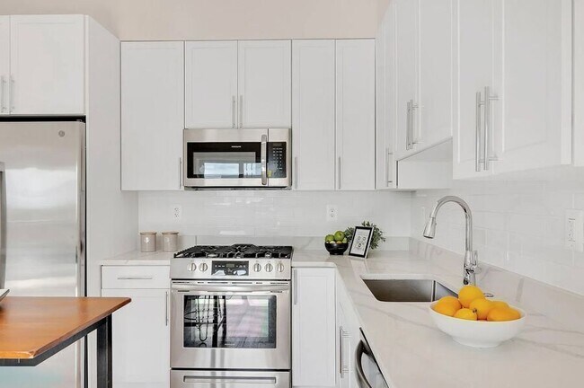 Building Photo - 1130 Penn St NE