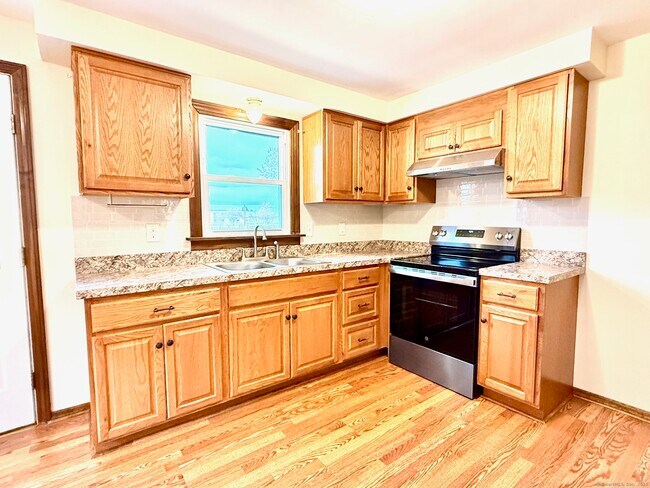 Building Photo - 56 Smith St