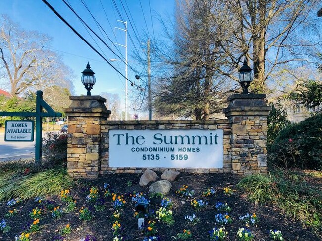 Building Photo - North Atlanta 1 Bed-1 Bath Condo, LVP Hardwoods, Sunroom/Office, Available Mid-July!