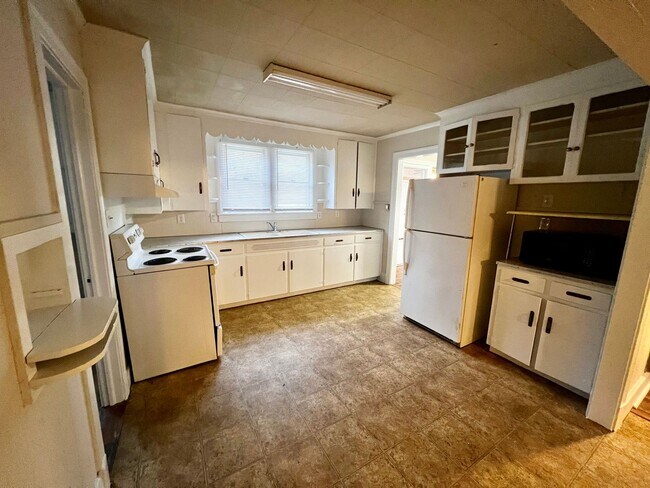 Building Photo - 3/2 on Park Street