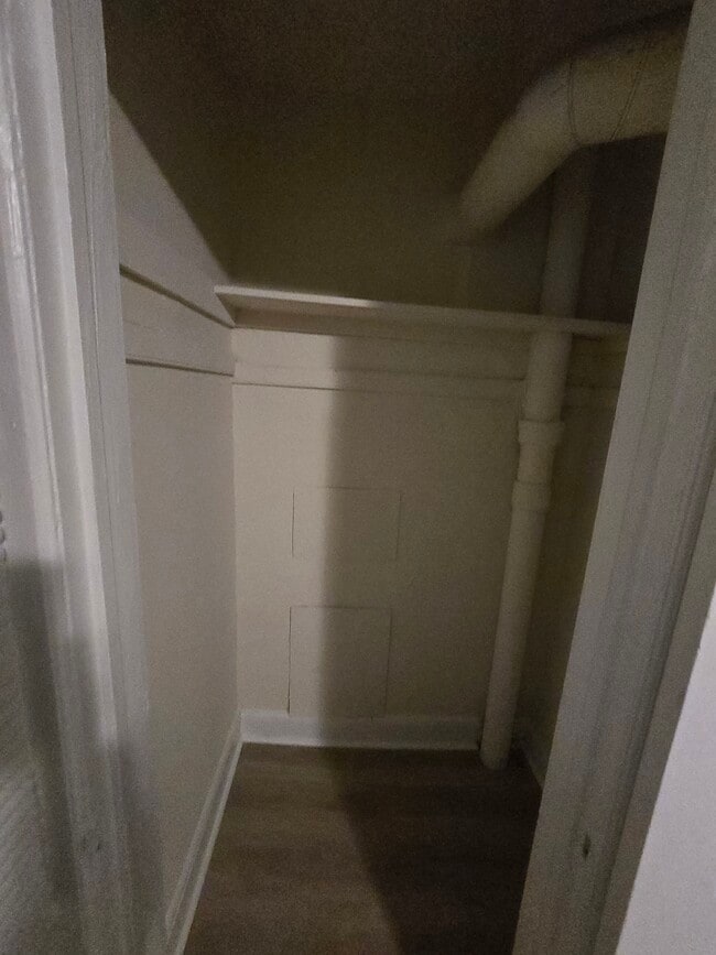 Building Photo - 3413 W 10th St