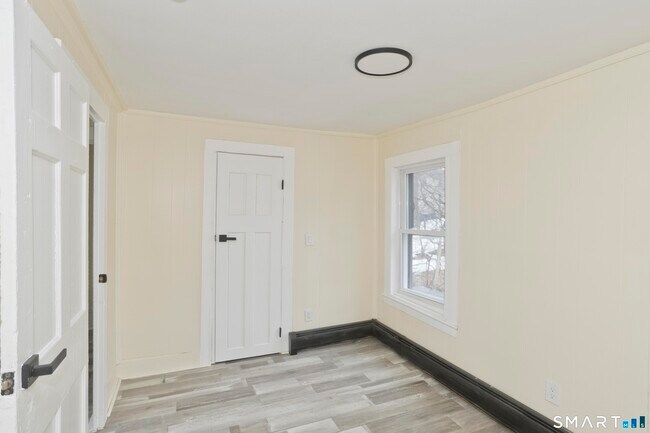 Building Photo - 47 Maple Ave