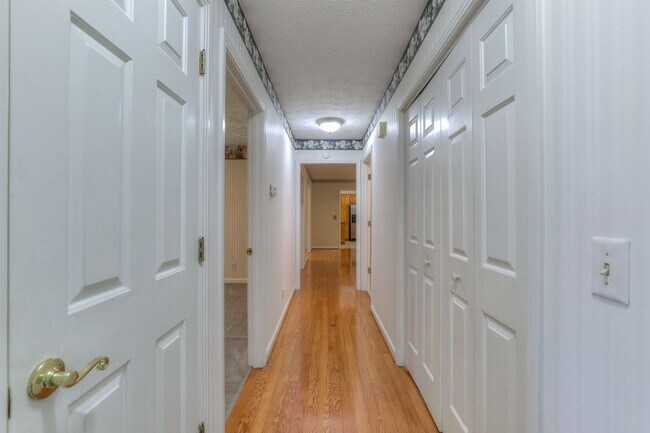 Building Photo - 2303 Friendship Dr