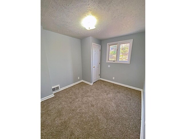 Building Photo - 4707