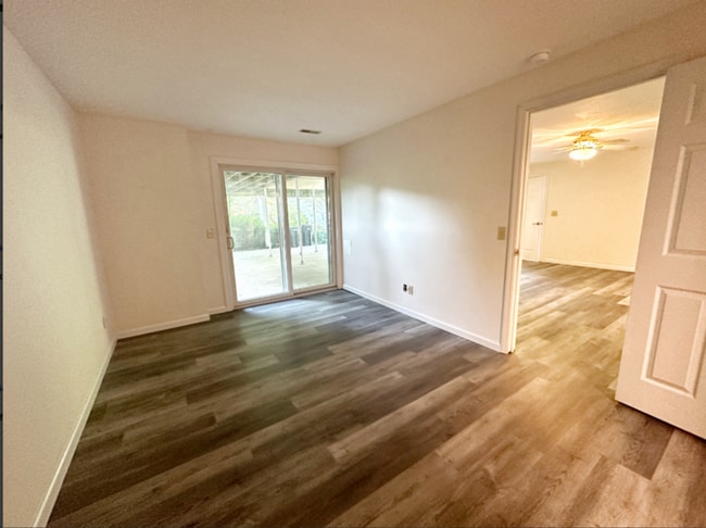 Building Photo - 1114 S Charlemagne Dr