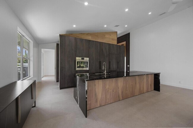 Building Photo - 13090 Touchstone Pl