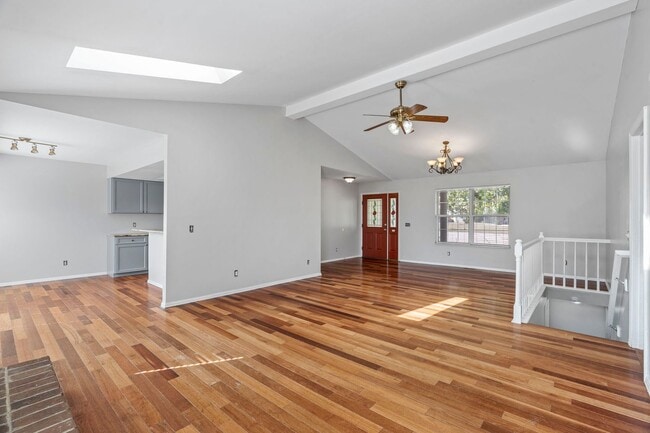 Building Photo - Beautiful 3B/2B Home in St. Charles