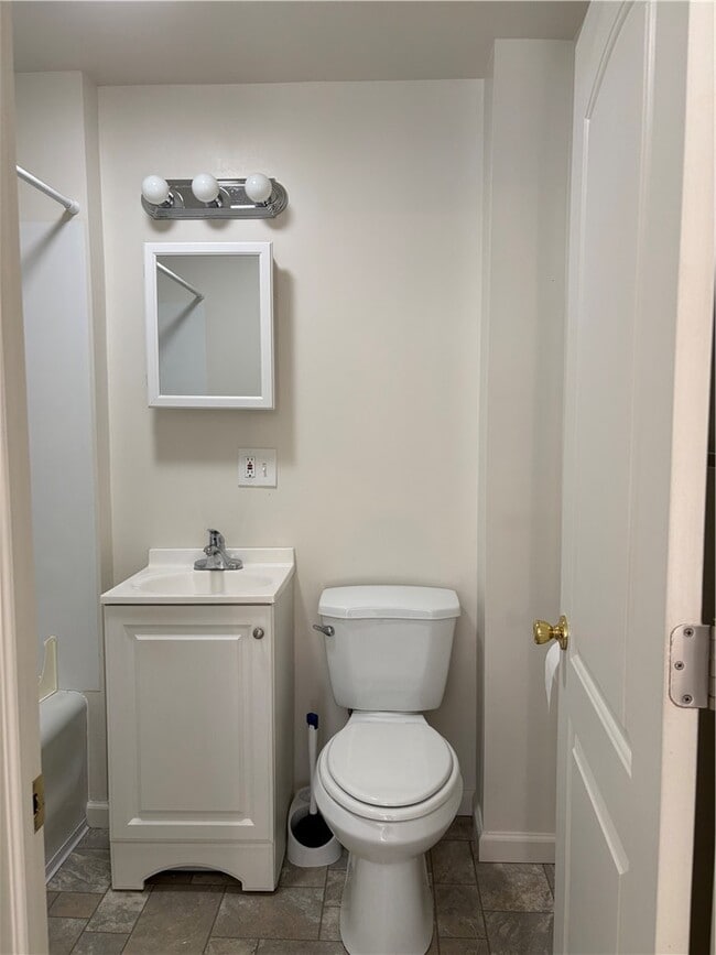 Building Photo - 132 W High St