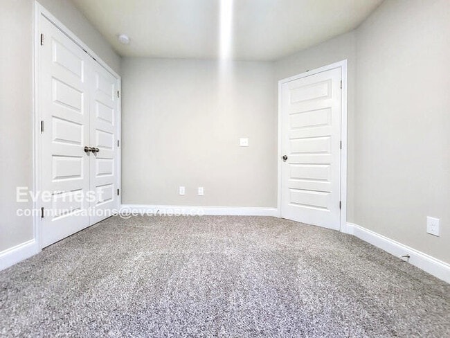 Building Photo - 1754 Live Oak Ln