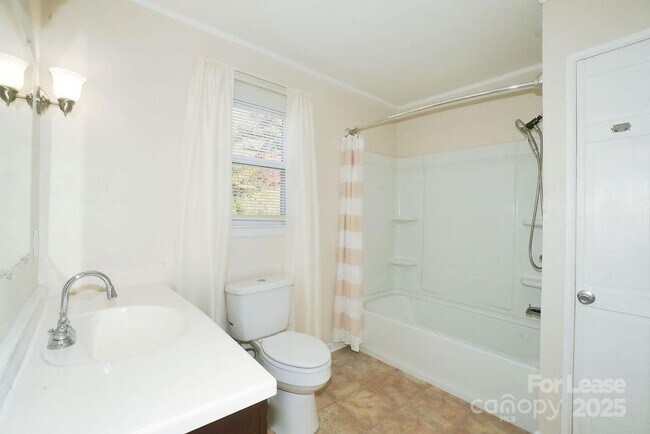 Building Photo - 1632 Kimberly Dr