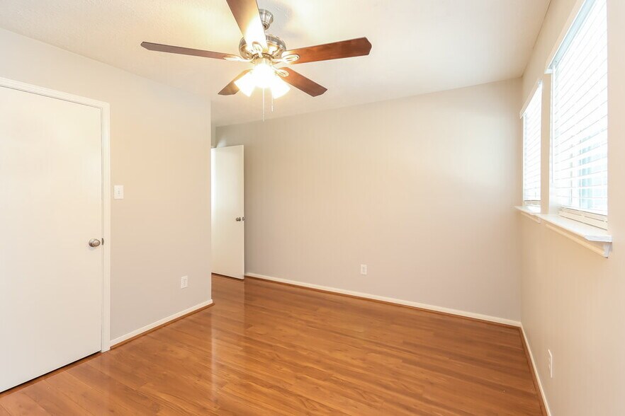 Building Photo - 6614 Valerian Ln