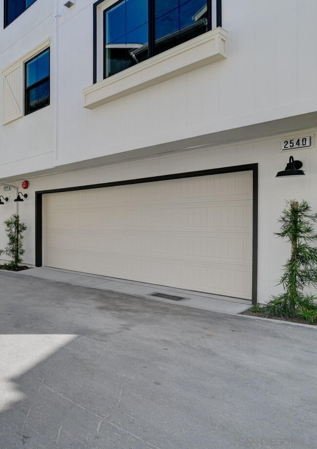 Building Photo - 2540 Chamomile Ln