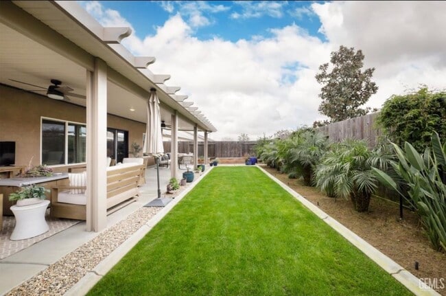 Building Photo - Gorgeous Move-In Ready Home by Frontier High School