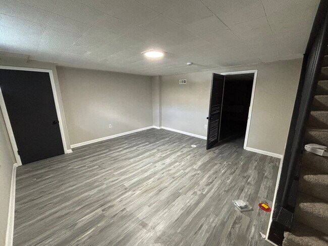 Building Photo - 3 Bedroom 2 Bathrooms, 21213
