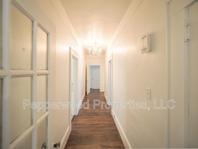 Building Photo - 479 Peronneau St