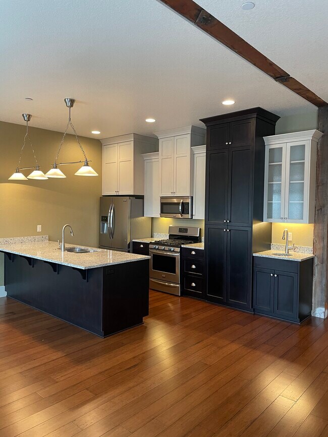 Building Photo - 441 State St