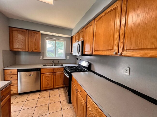 Building Photo - Move in ready!