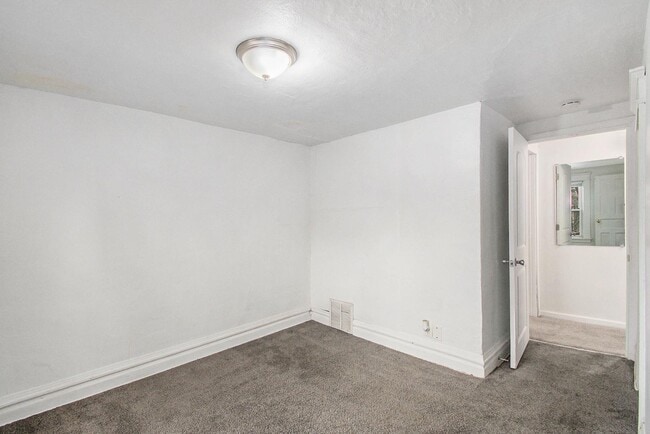 Building Photo - 147 Isbell St