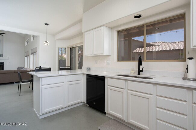Building Photo - 6851 W Kern Dr