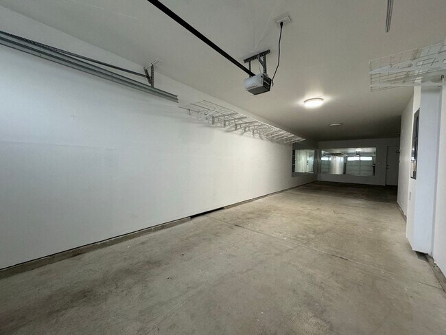 Building Photo - Modern Lynnwood 2BD/2.5BTH Townhome for Lease! Small Pet Friendly!