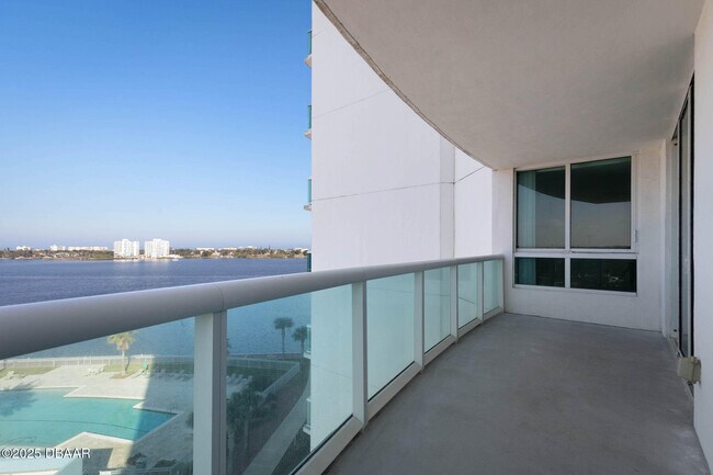 Building Photo - 241 Riverside Dr