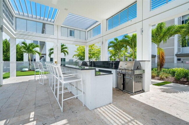 Building Photo - 6400 NW 105th Pl