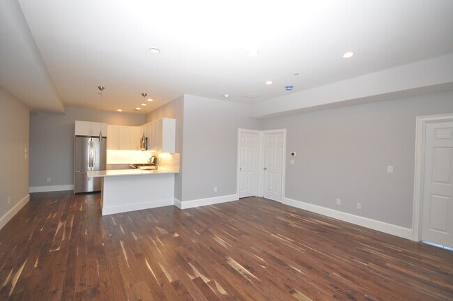 Building Photo - 120 W 7th St