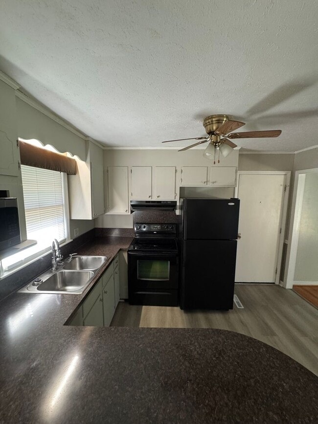 Building Photo - 1696 Crestland Dr