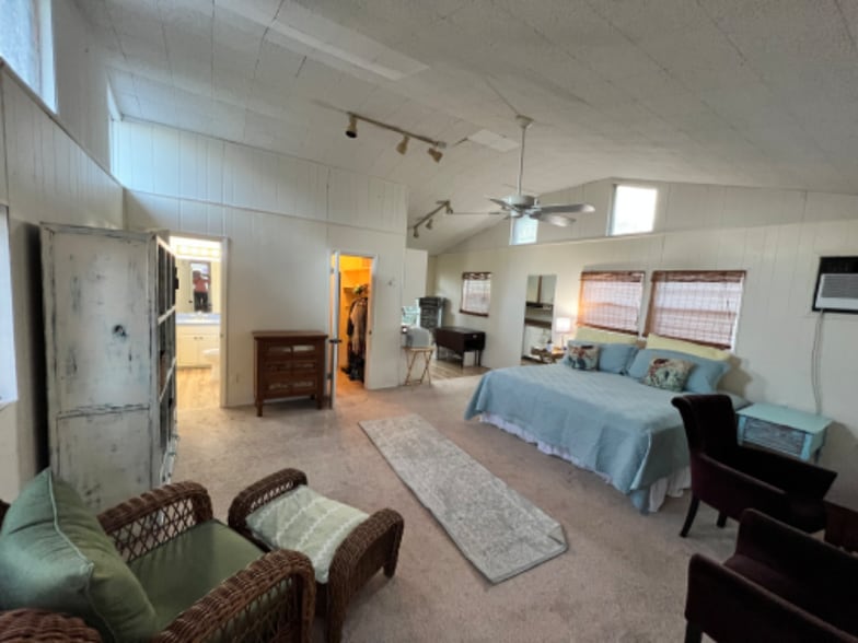 Building Photo - 16142 Spring Branch Trail