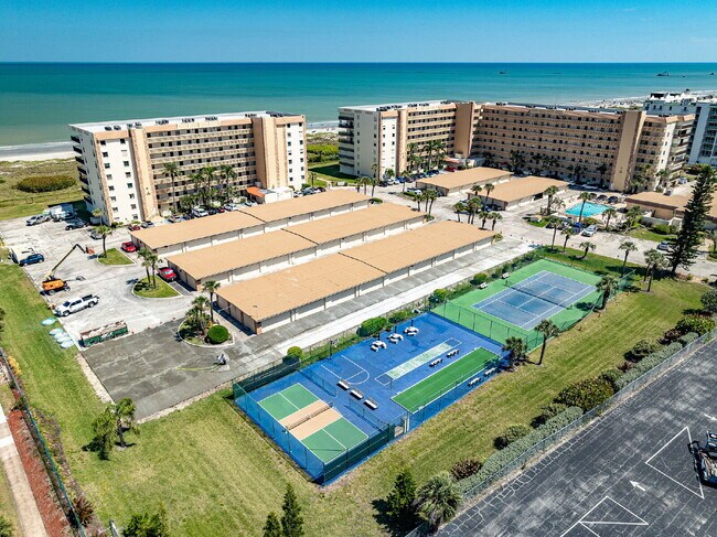 Building Photo - 1/1 Oceanfront condo with resort-like amenities!