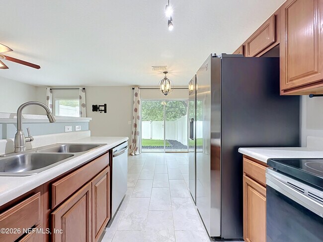 Building Photo - 8224 Halls Hammock Ct