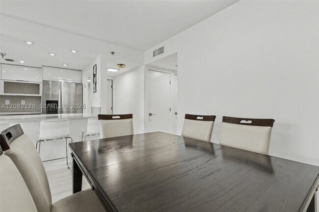Building Photo - 210 174th St