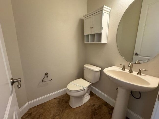 Building Photo - Newly renovated 4 Bedroom 3 1/2 Bathroom Town Home in Windermere