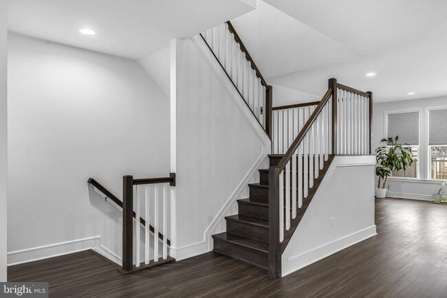 Building Photo - 23035 Sullivans Cove Sq