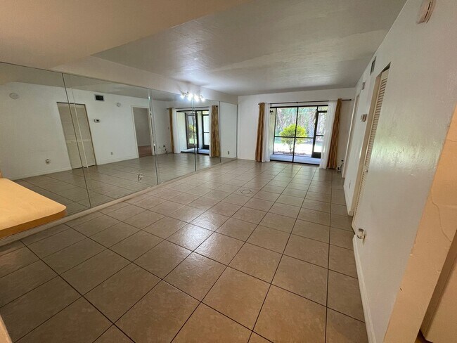 Building Photo - ANNUAL RENTAL - 2 BED / 2 BATH IN PINE HAVEN!