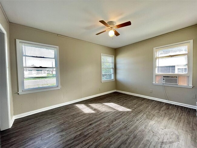 Building Photo - 1755 Lynn Ln