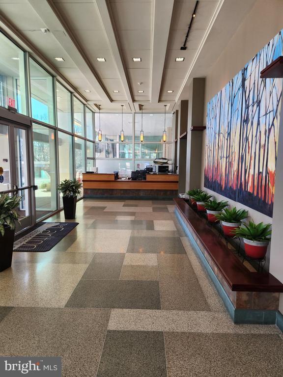 Building Photo - 4600 S Four Mile Run Dr