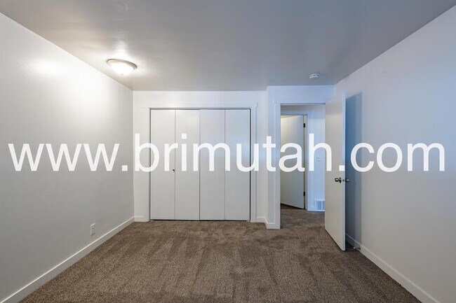 Building Photo - 1877 Osage Orange Ave S