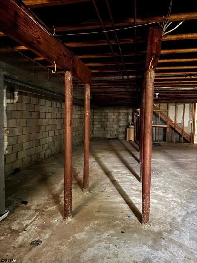 Building Photo - 93 Kensington Dr