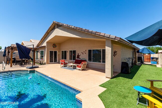 Building Photo - 16325 W Paradise Ln