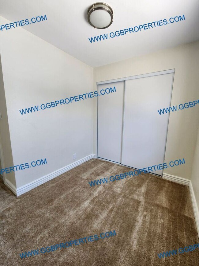 Building Photo - **Move In Special** Charming 3 Bedroom / 2...